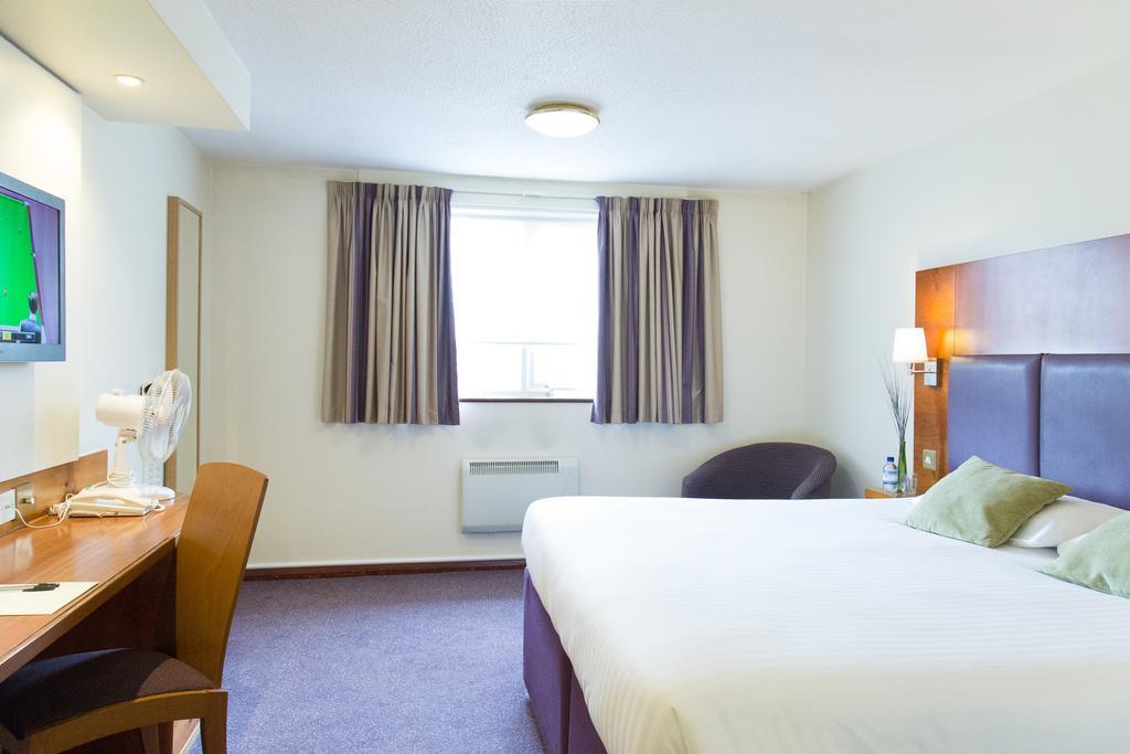 Hello Hotel Swinton  Exterior photo