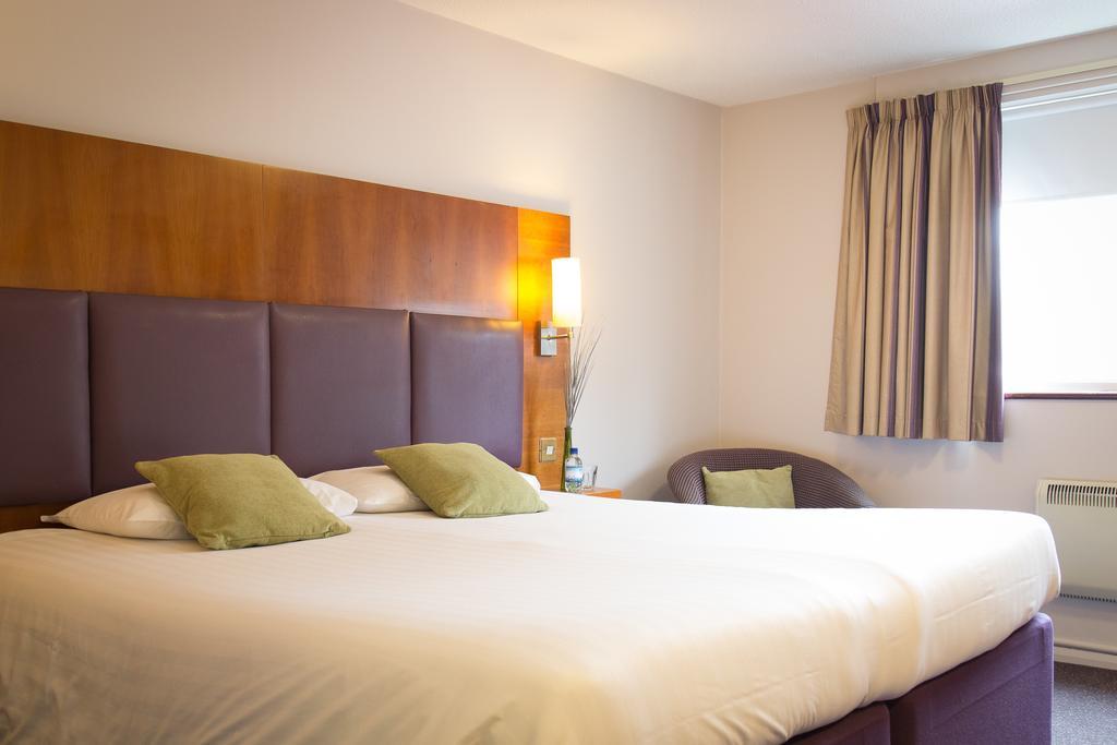 Hello Hotel Swinton  Exterior photo